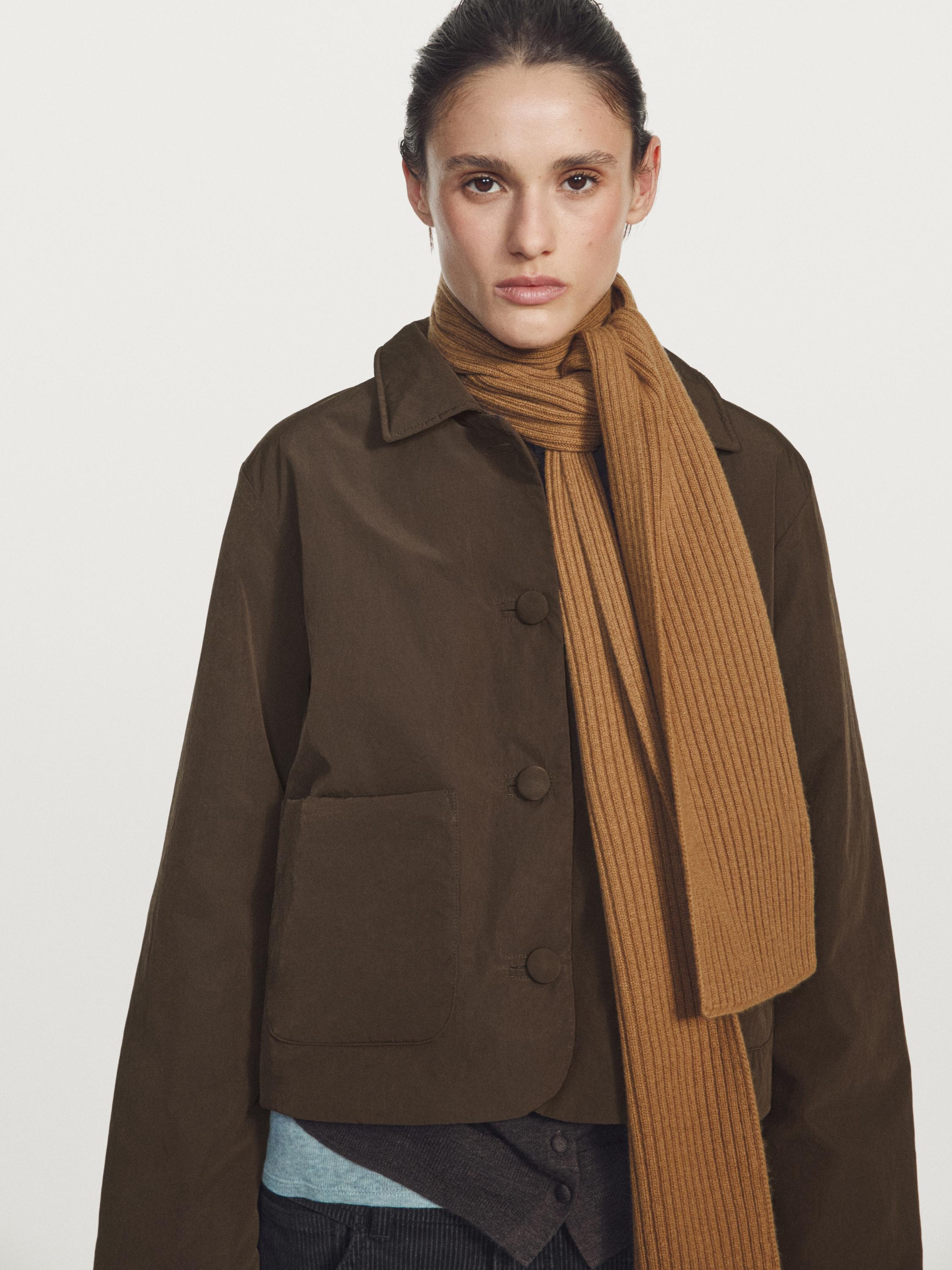 Short water-repellent puffer jacket